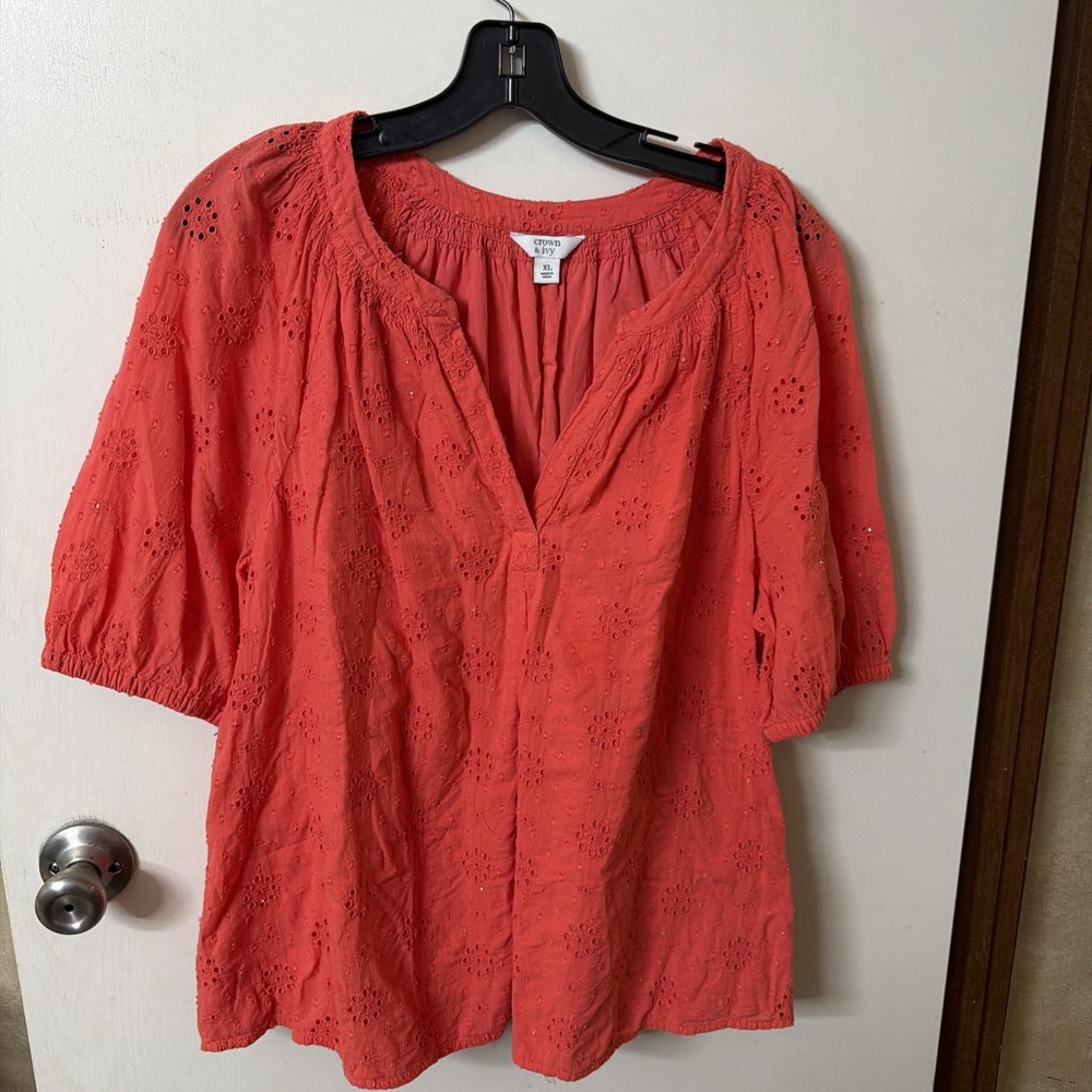 CROWN & IVY Women's Short Balloon Sleeve V-Neck Eyelets, Smocked ORANGE Sz XL